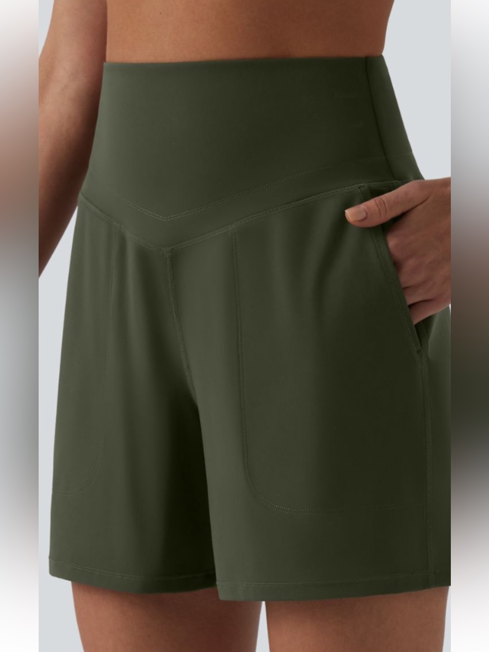HALARA V-Waist Pull-On Shorts in Plum